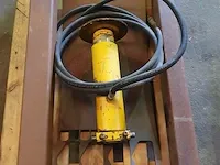 Uitdeukset aalton + hydraulische pers - afbeelding 3 van  5