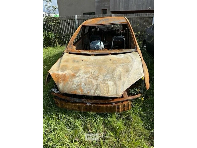 Uitgebrand voertuig - afbeelding 1 van  1