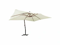Uitkragende tuinparasol met zand witte houten paal