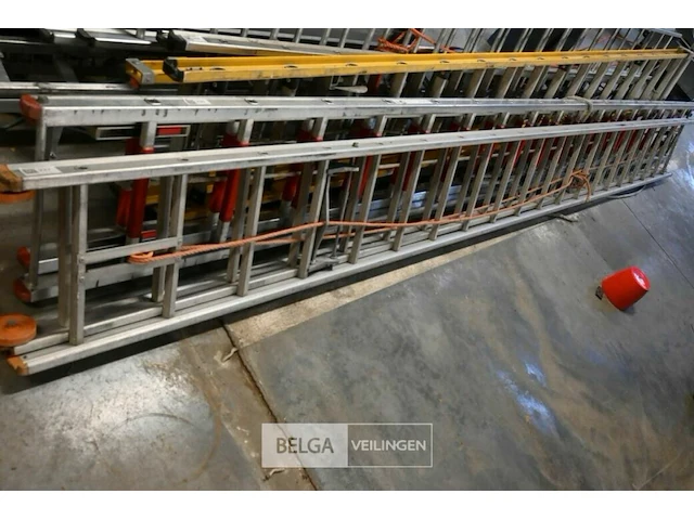 Uitschuifbare ladder 21 sporten - aluminium - merk : petri - afbeelding 1 van  1