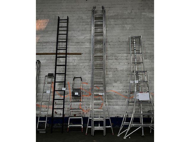 Uitschuifbare ladder d.c.b. - afbeelding 1 van  4