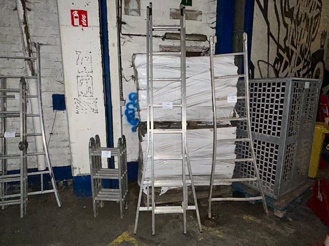 Uitschuifbare ladder dirks - afbeelding 1 van  4