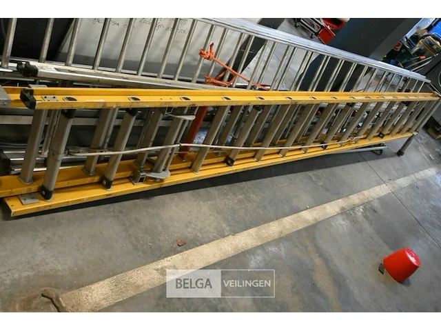 Uitschuifbare ladder met 16 sporten - aluminium - merk : altrex - afbeelding 1 van  2