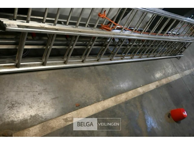 Uitschuifbare ladder met 16 sporten - aluminium - afbeelding 1 van  1