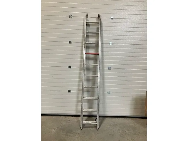 Uitschuifbare ladder - afbeelding 1 van  3