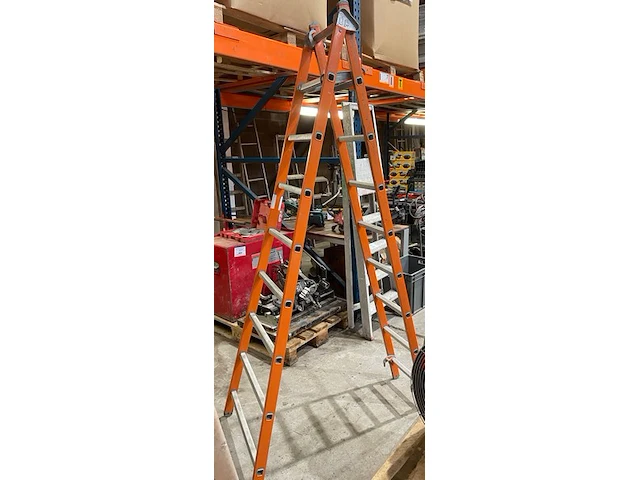 Uitschuifbare ladder - afbeelding 1 van  3