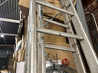 Uitschuifbare ladder - afbeelding 1 van  4
