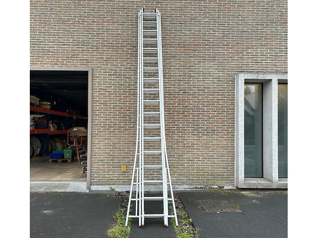 Uitschuifbare ladder - afbeelding 1 van  5