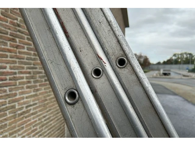 Uitschuifbare ladder - afbeelding 3 van  4