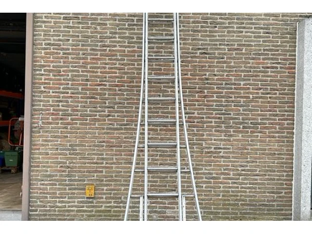 Uitschuifbare ladder - afbeelding 2 van  4