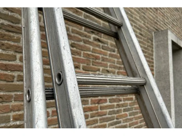 Uitschuifbare ladder - afbeelding 3 van  4