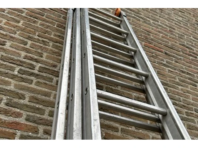 Uitschuifbare ladder - afbeelding 2 van  5