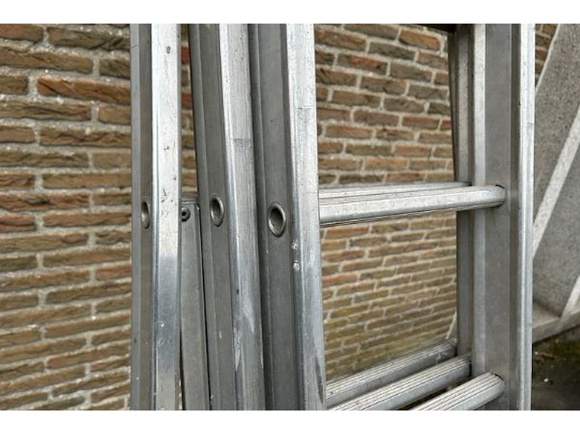 Uitschuifbare ladder - afbeelding 3 van  5
