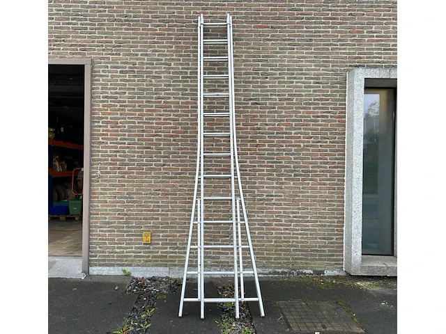 Uitschuifbare ladder - afbeelding 1 van  5