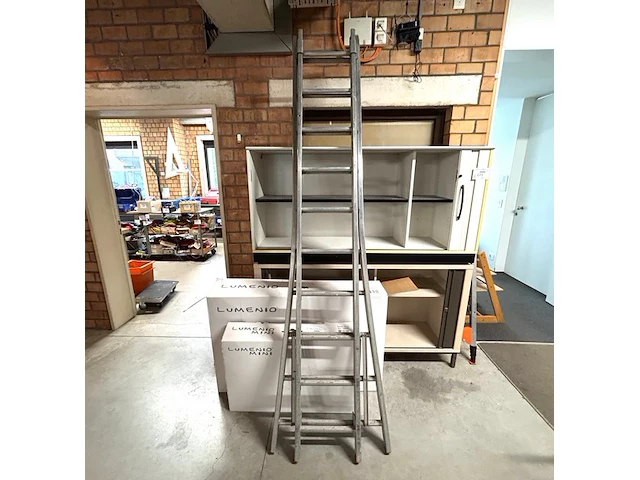 Uitschuifbare ladder - afbeelding 1 van  4