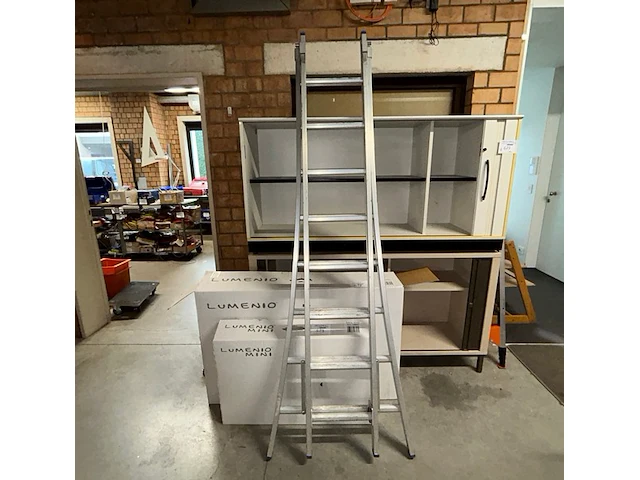 Uitschuifbare ladder - afbeelding 1 van  4