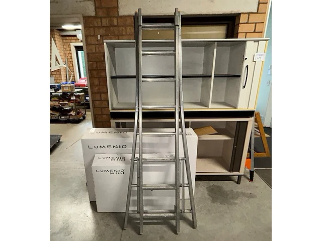 Uitschuifbare ladder - afbeelding 1 van  4