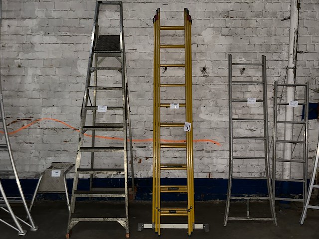 Uitschuifbare ladder - afbeelding 1 van  3