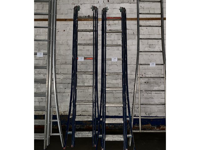 Uitschuifbare ladder - afbeelding 1 van  4