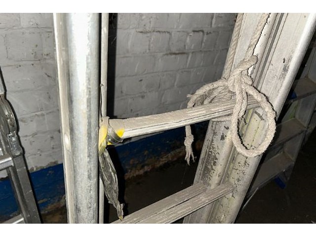 Uitschuifbare ladder - afbeelding 3 van  3