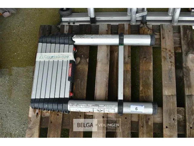 Uitschuifbare ladder - afbeelding 1 van  2