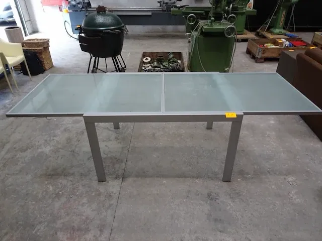 Uitschuifbare metalen tafel - afbeelding 1 van  5