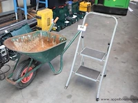 Uitzettrapje plus kruiwagen - afbeelding 1 van  2