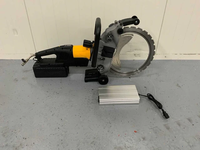 Ultra force equipment - 2025 - dc8400 - muurzaagmachine - afbeelding 11 van  14