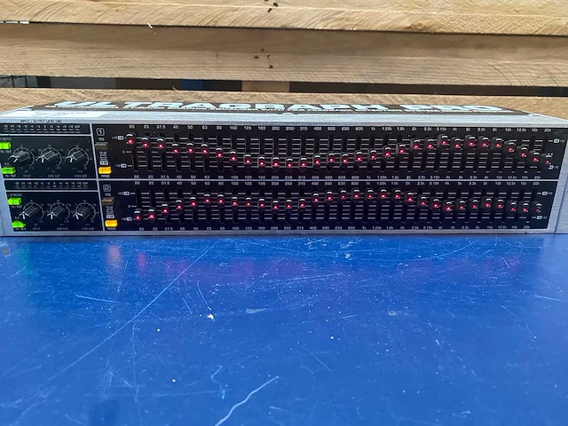 Ultragraph pro 31 kanaals grafische equalizer, type fbq3102 - afbeelding 1 van  3