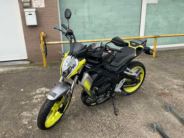 Um xtreet rs 125 xgj125-28b motorfiets - afbeelding 1 van  19