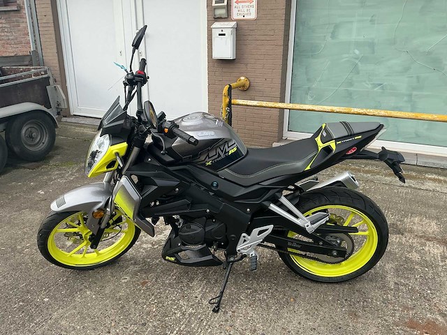 Um xtreet rs 125 xgj125-28b motorfiets - afbeelding 12 van  19