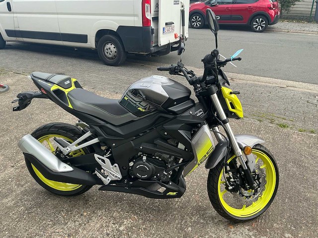 Um xtreet rs 125 xgj125-28b motorfiets - afbeelding 13 van  19