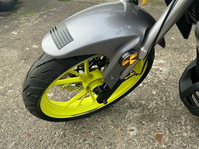 Um xtreet rs 125 xgj125-28b motorfiets - afbeelding 17 van  19