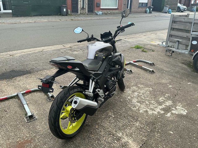 Um xtreet rs 125 xgj125-28b motorfiets - afbeelding 15 van  19