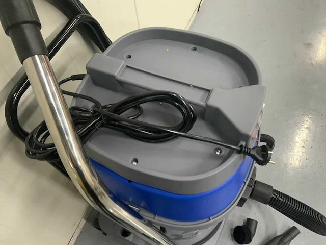 Umt - 80l 3600watt - industriële stofzuiger - afbeelding 3 van  13