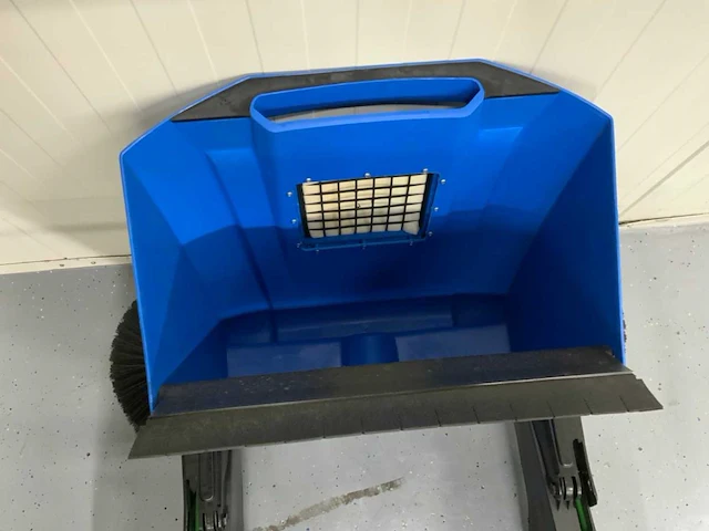 Umt sweeper veegmachine - afbeelding 17 van  19