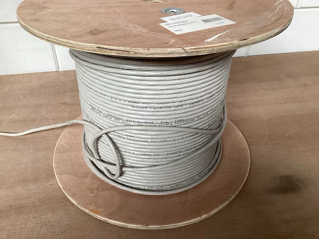 Uni cat 6 kabel op haspel, ca 300 meter - afbeelding 1 van  4