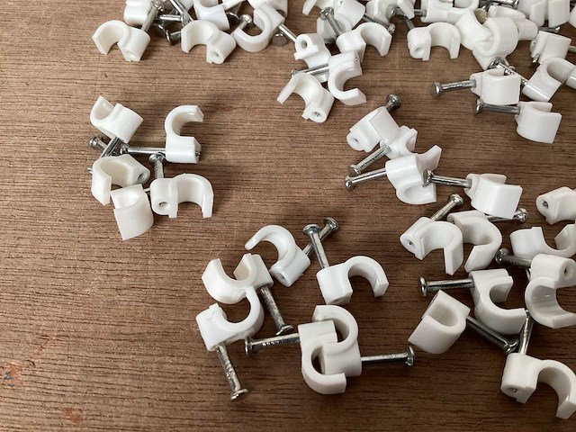 Uni kabelclips rond 5 mm, wit (50000x) - afbeelding 2 van  2