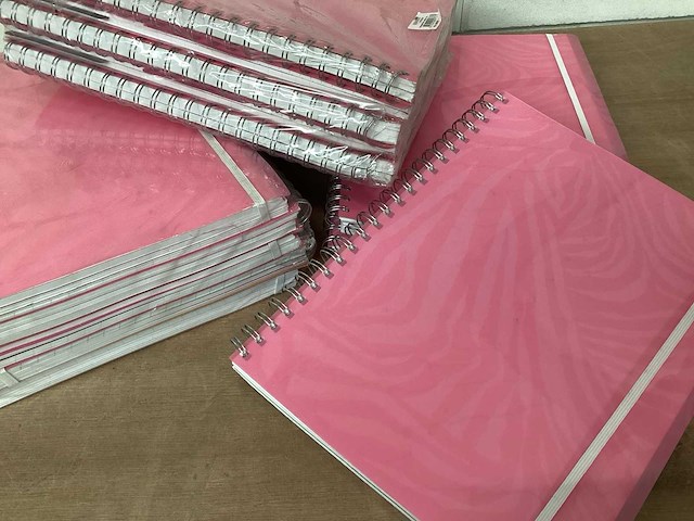 Uni schrijfblok gelinieerd, a4 (25x) - afbeelding 1 van  4