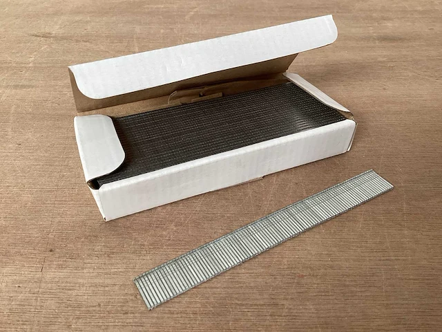 Uni spijkers voor tacker 15 mm, doosje 5000 st (17x) - afbeelding 1 van  4