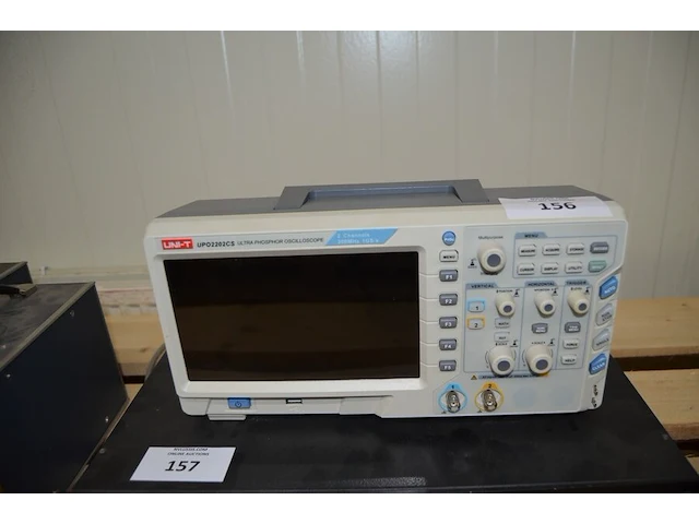 Uni-t upo2202cs ultra phosphor oscilloscope - afbeelding 1 van  5