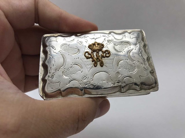 Unieke zilveren tabaksdoosje met monogram koning willem iii der nederlanden (1849-1890) - afbeelding 7 van  34