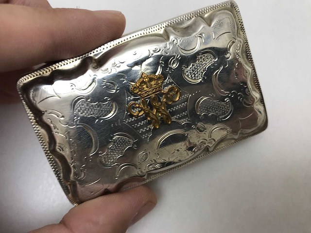 Unieke zilveren tabaksdoosje met monogram koning willem iii der nederlanden (1849-1890) - afbeelding 10 van  34