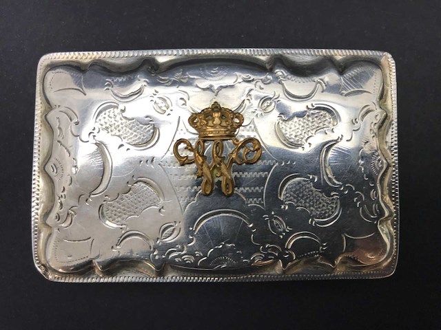 Unieke zilveren tabaksdoosje met monogram koning willem iii der nederlanden (1849-1890) - afbeelding 21 van  34