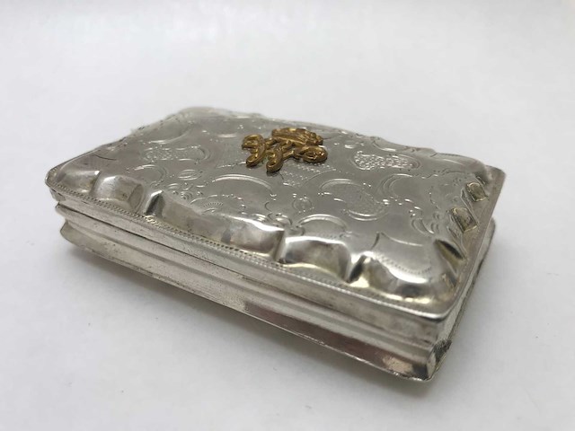 Unieke zilveren tabaksdoosje met monogram koning willem iii der nederlanden (1849-1890) - afbeelding 30 van  34