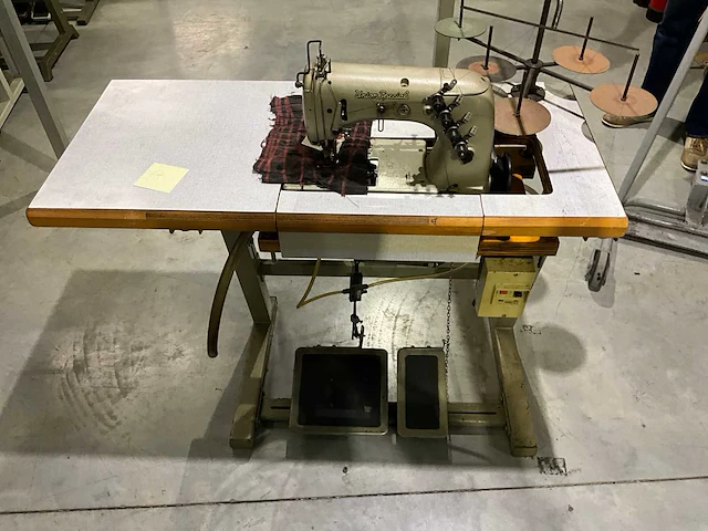 Union special 2naalds bovendek machine type 51400 - afbeelding 3 van  7