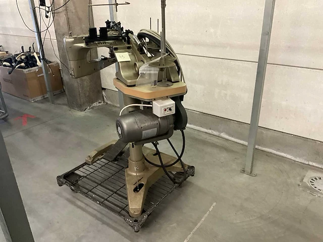 Union special armafwaartsmachine type 35800 - afbeelding 2 van  6