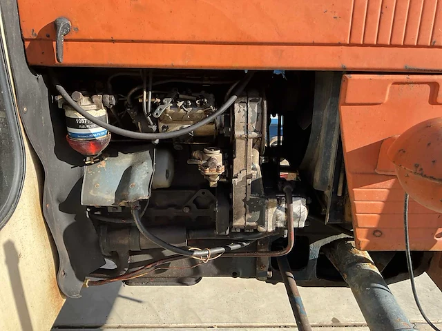 Universal utb l-445 tweewielaangedreven landbouwtractor - afbeelding 4 van  19