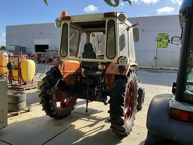 Universal utb l-445 tweewielaangedreven landbouwtractor - afbeelding 13 van  19