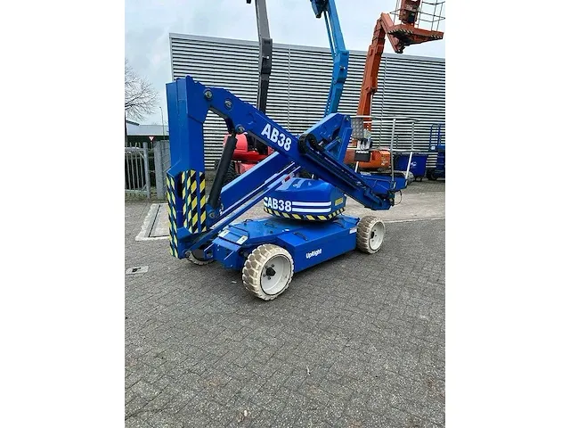 Upright - ab38 - hoogwerker - afbeelding 1 van  9